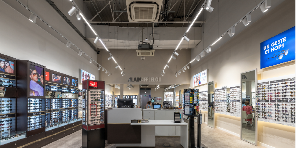 How POWER CCT switchable track lights and CCT track light help you enhance your shops lighting