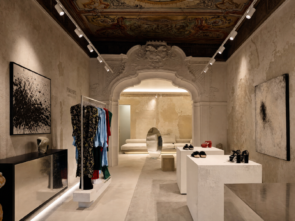How Pustlux Provided DALI Dimmable CCT Track Lighting for a Luxury Showroom in Italy